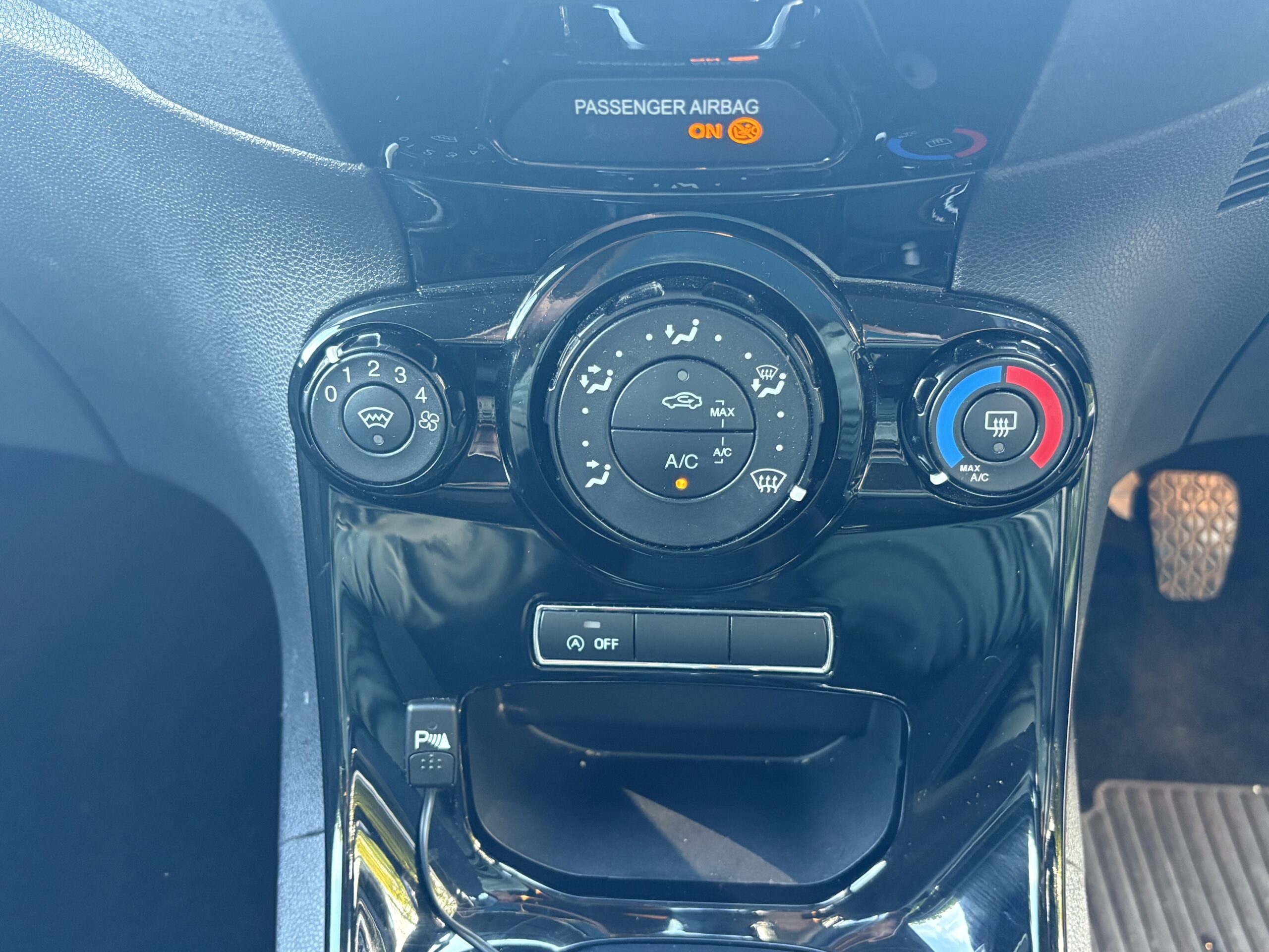 2015 Ford Fiesta Zetec 1.0 - Image 22