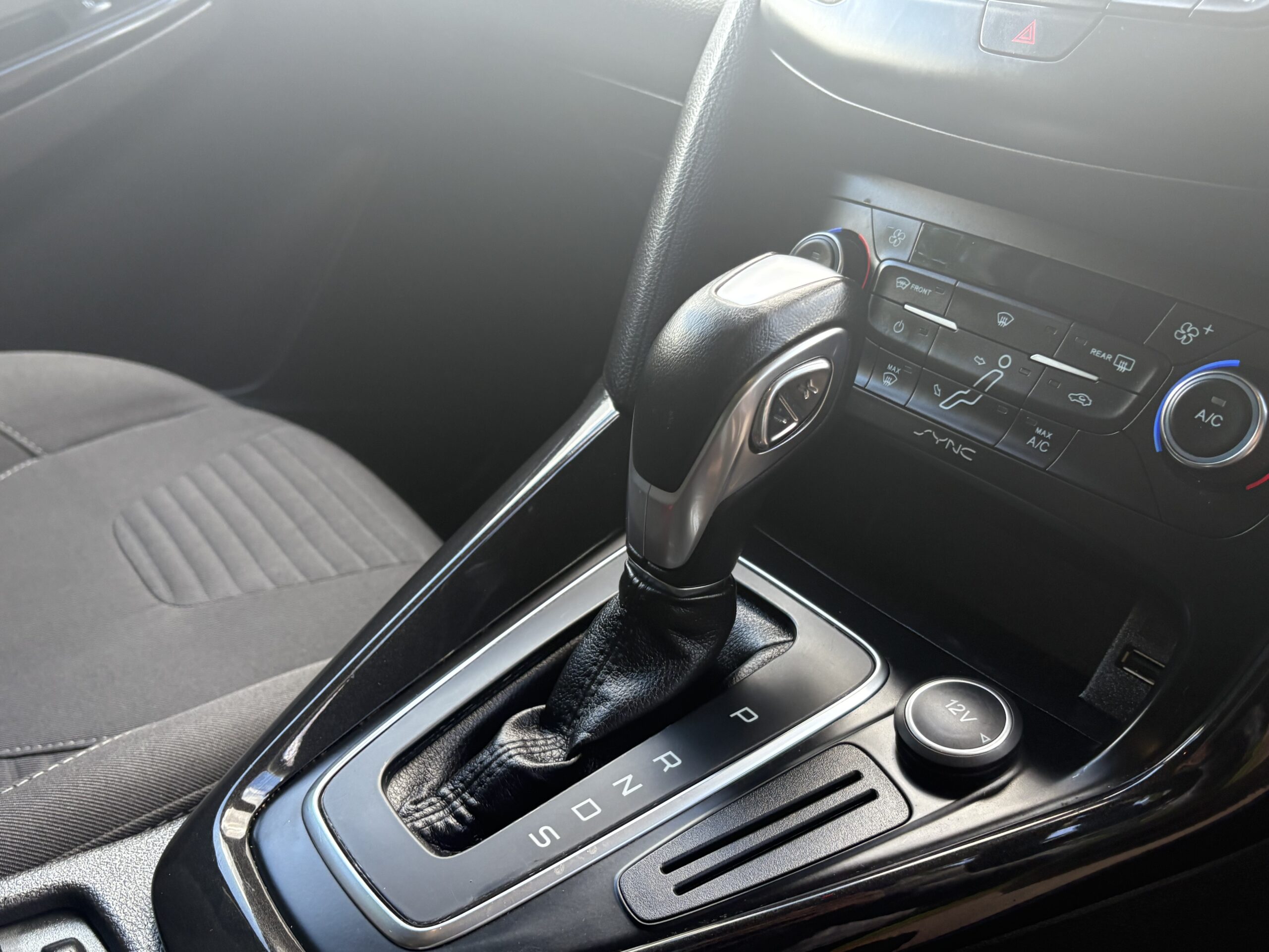 2015 Ford Fiesta Titanium1.6 P/S - Image 11