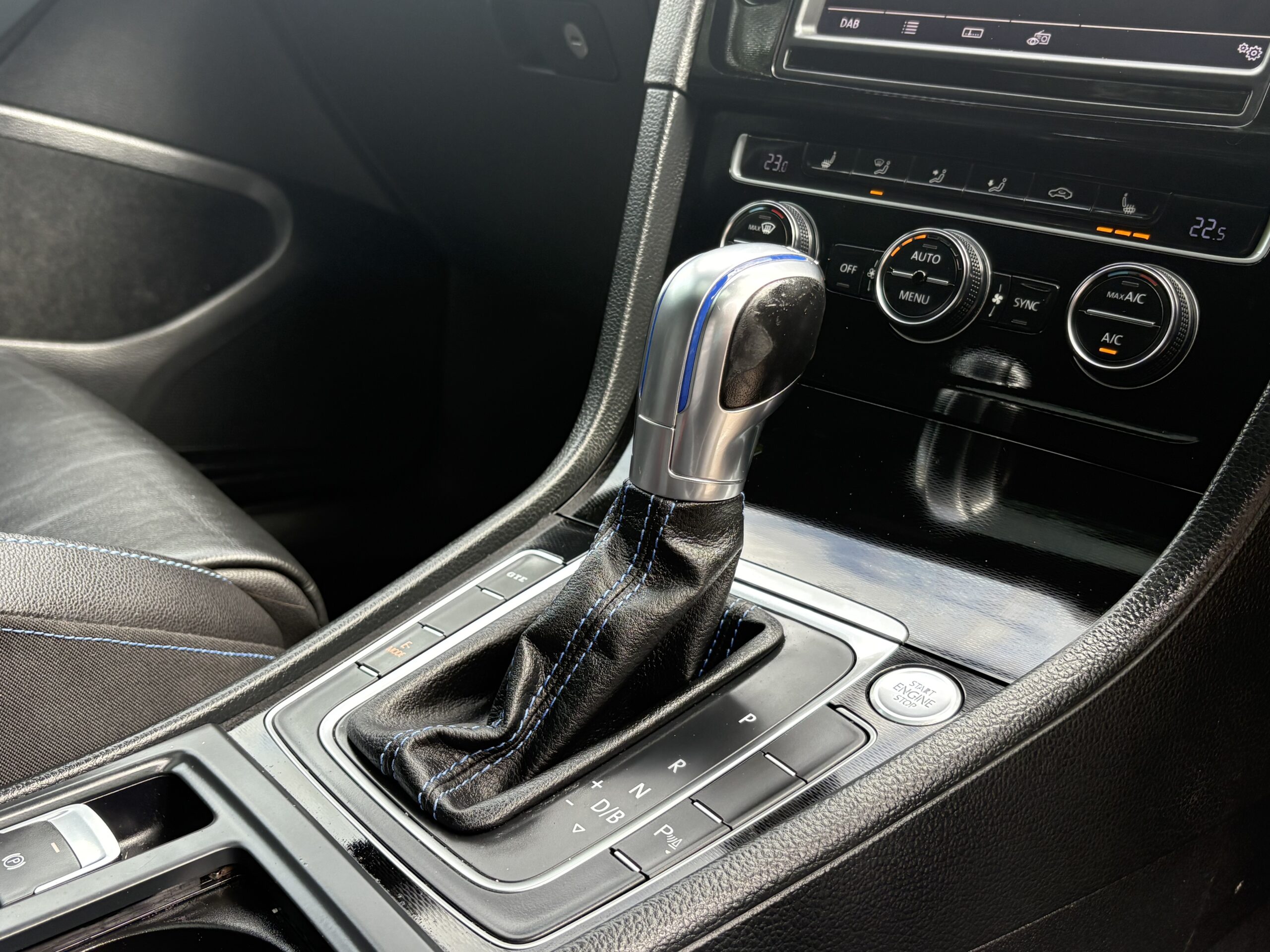 2015 Volkswagen Golf GTE 1.4 DSG - Image 12
