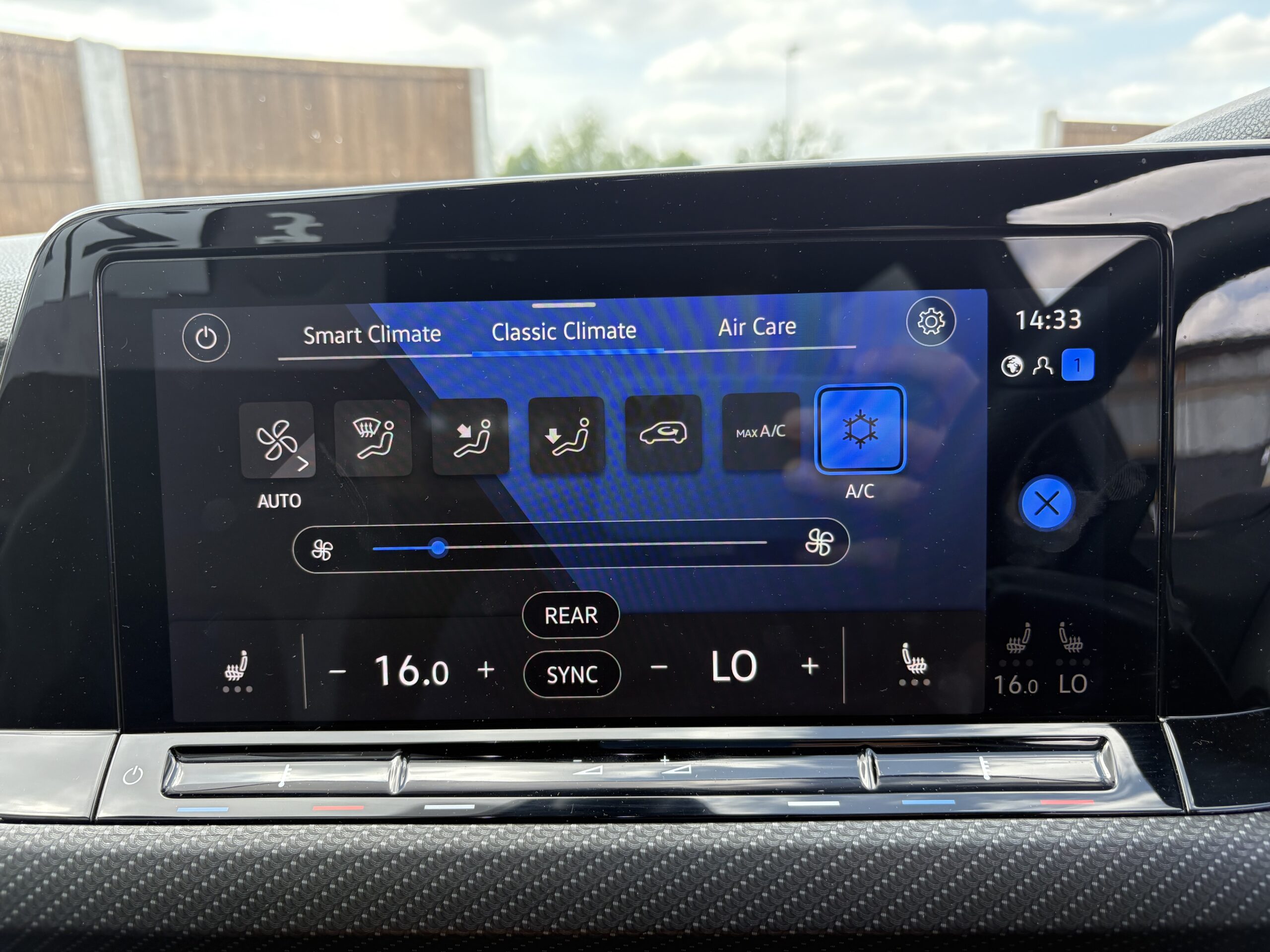 2022 Volkswagen Golf R DSG 2.0 - Image 16