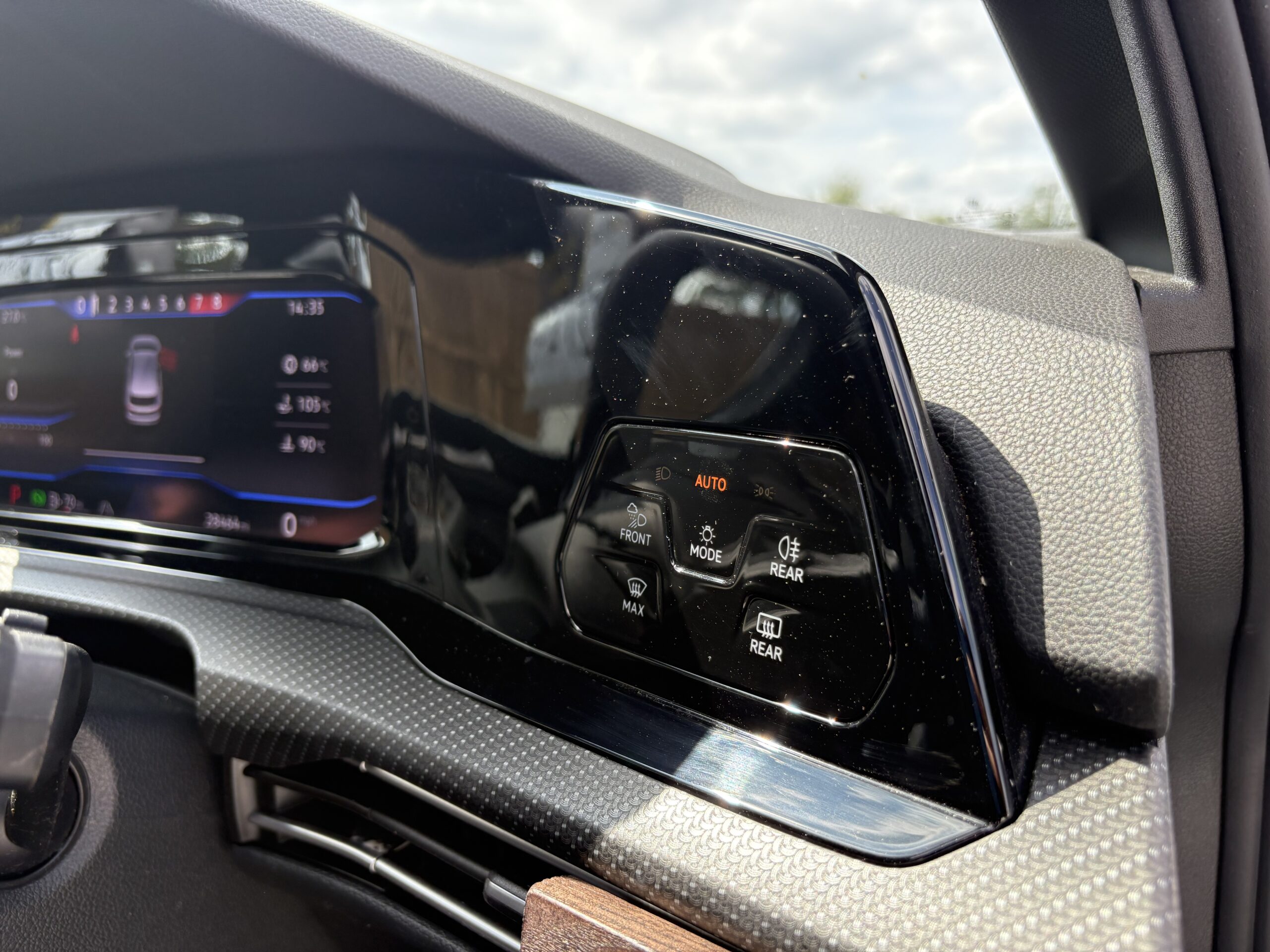 2022 Volkswagen Golf R DSG 2.0 - Image 26