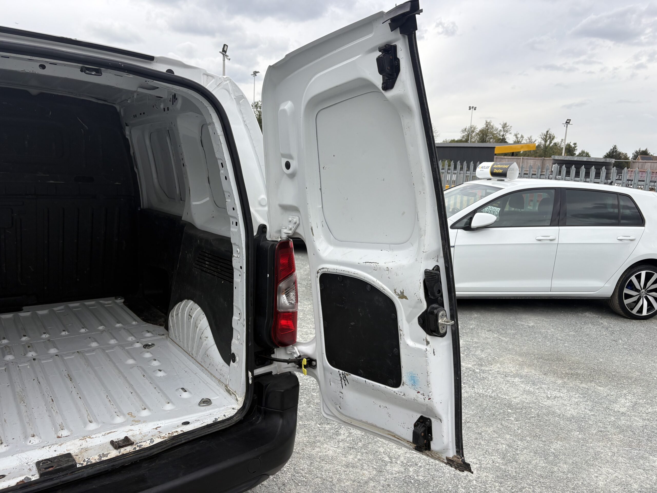 2020 Vauxhall Combo D 2300 1.6 - Image 9