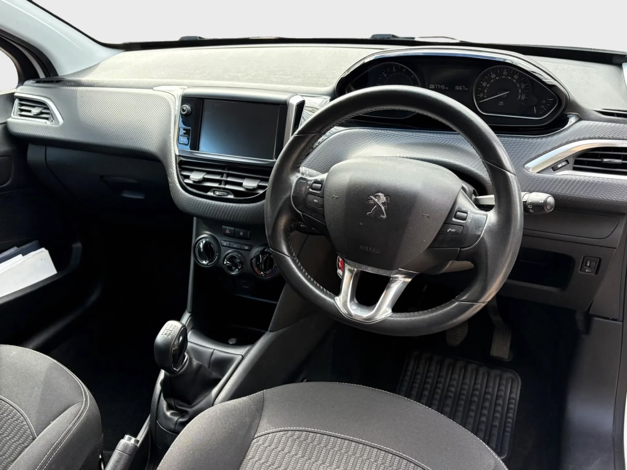 2017 Peugeot 208 Black Edition 1.2 - Image 10