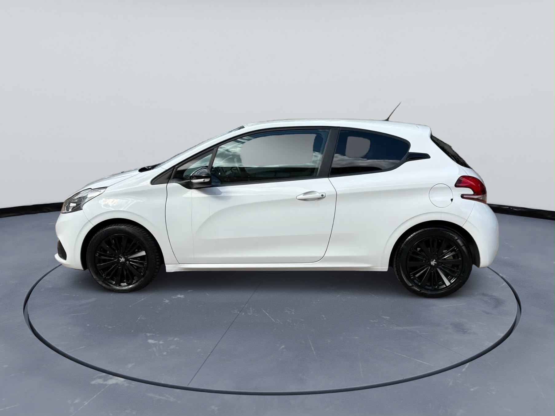 2017 Peugeot 208 Black Edition 1.2 - Image 5