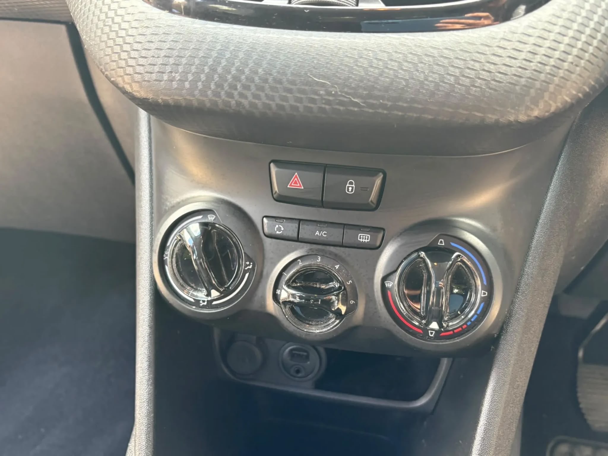 2017 Peugeot 208 Black Edition 1.2 - Image 16
