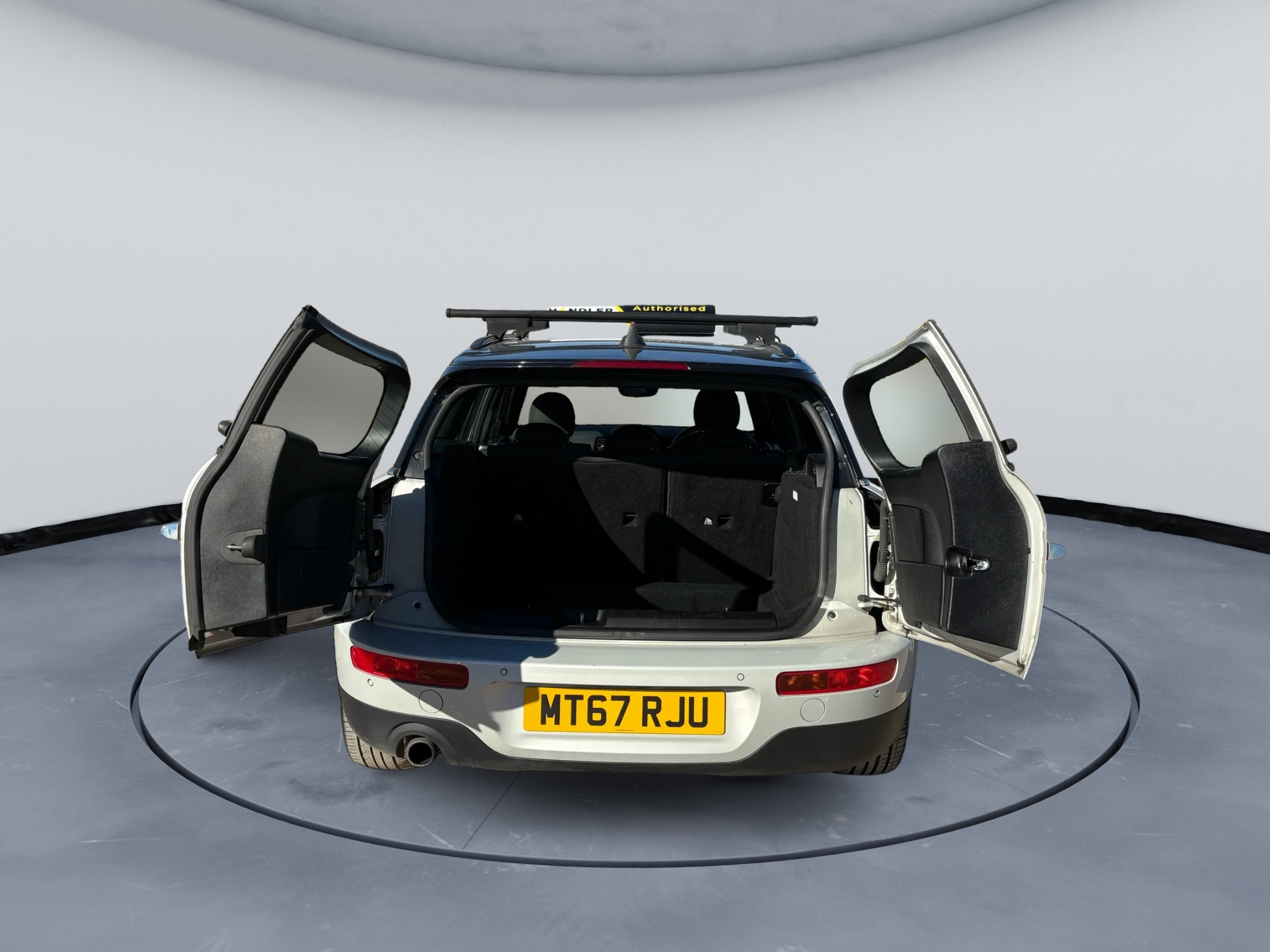 2017 Mini Clubman Black ED 1.5 - Image 9